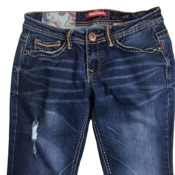 UNIONBAY Skinny Boot Distressed Boho Jean 30x31 Blue Low Rise Embroidered Size 5 - Picture 2 of 12